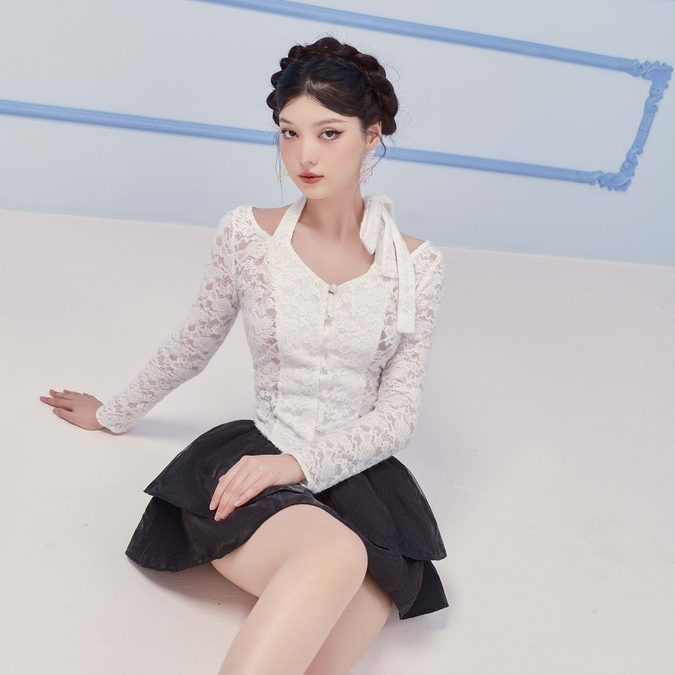Áo Kiểu Nữ Ren Trắng Tiểu Thư Tay Dài Phối Yếm Cổ Buộc Nơ Dáng Ngắn Phong Cách Ballet Đi Chơi, Đi Tiệc - Cecie Top