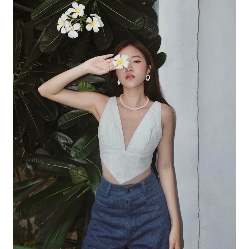 ÁO CROP TRẮNG CỔ V TÀ NHỌN