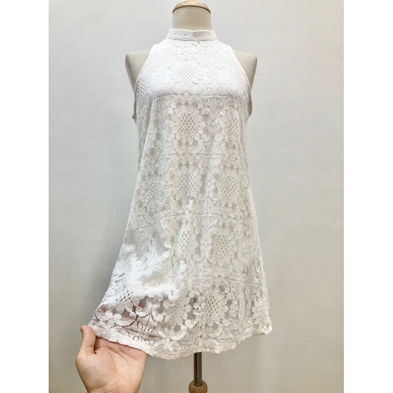 đầm ren cổ yếm ngắn trên gối, 2 lớp