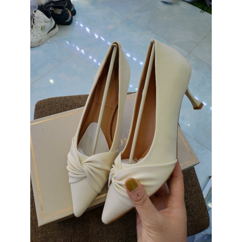 Giày cao gót trắng JINLUOXI cao cấp .