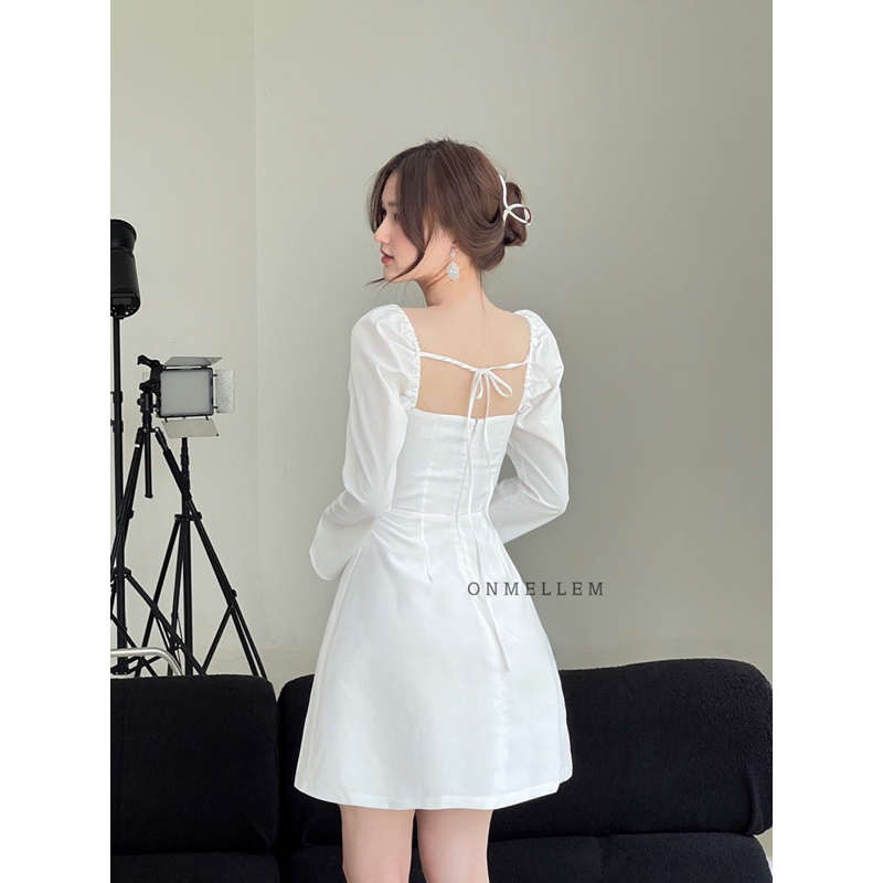 Mell15 dress - Váy ngắn tay dài cổ vuông phối cúc bọc Onmellem