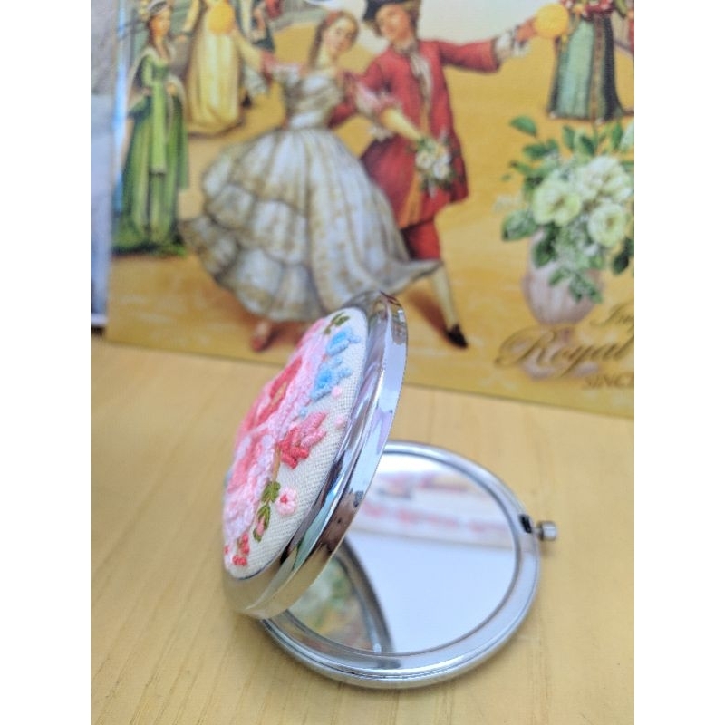 Gương thêu tay mini, gương bọc vải, gương tròn trang điểm bỏ túi