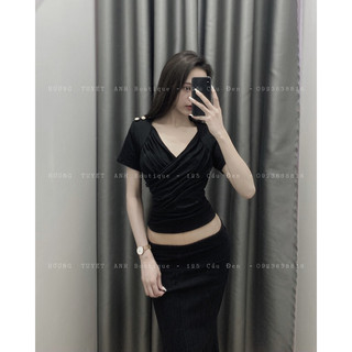 Áo cổ V đắp chéo nút vai