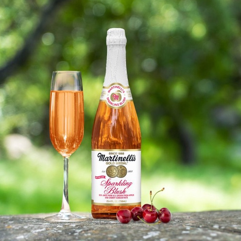 Nước ép trái cây từ Táo và mâm xôi Có Gas Martinellis Spark Blush 750ml