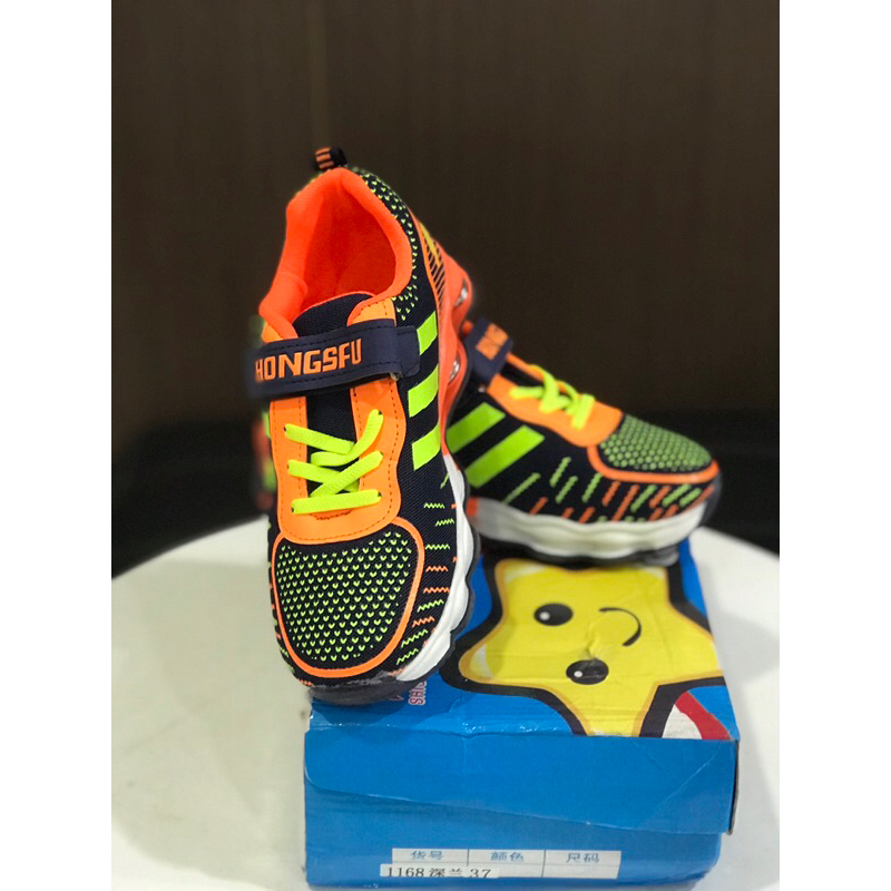 Giày thể thao trẻ em đế có giảm sóc có sẵn size 37