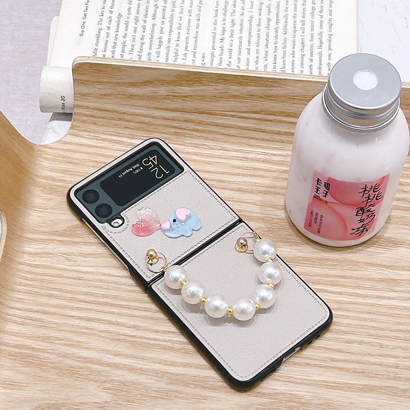 Ốp Z Flip 4 - Z Flip 3 - Z Flip3 - FLIP4 5G phủ da PU charm voi tim lấp lánh kèm dây ngọc tiểu thư dễ thương
