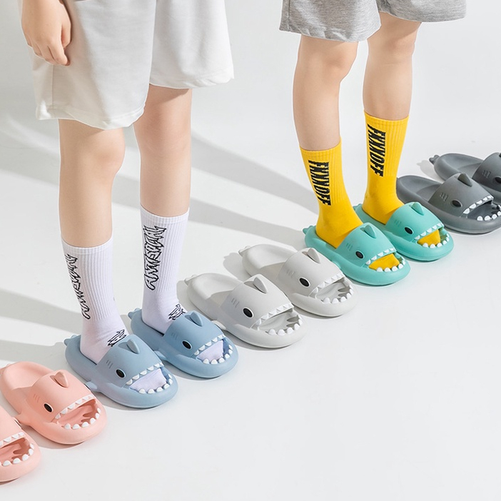 Dép đi trong nhà / ngoài trời Dép cá mập  đáng yêu chống trượt 2023 mới dành cho nam và nữ QUAN JIA