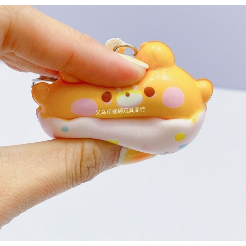 Móc khoá squishy hình bánh Donut.