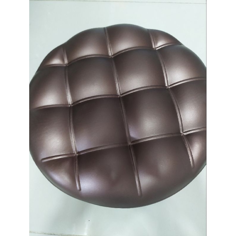 Ghế ngồi làm nail có 4 bánh xe gọn .êm ,chắc