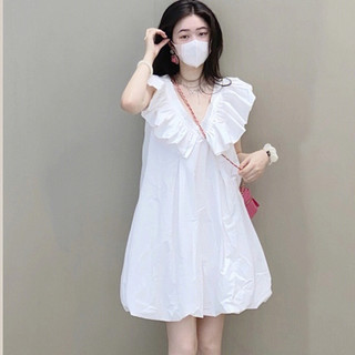 Váy babydoll màu trắng cá tính đầm cổ V dáng rộng đi biển phong cách trẻ trung năng động phối đồ cực dễ