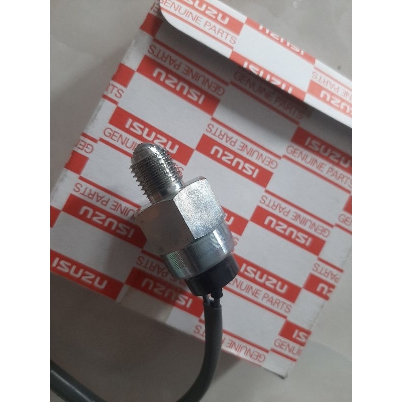 Công tắc báo số lùi Isuzu