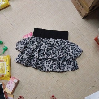 Váy xòe 2 tầng họa tiết đẹp. Tặng kèm son