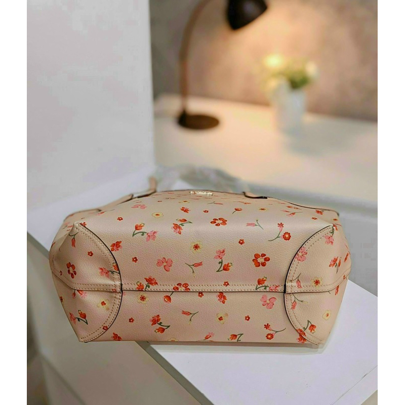 Túi Coach City Tote công sở nền hoa