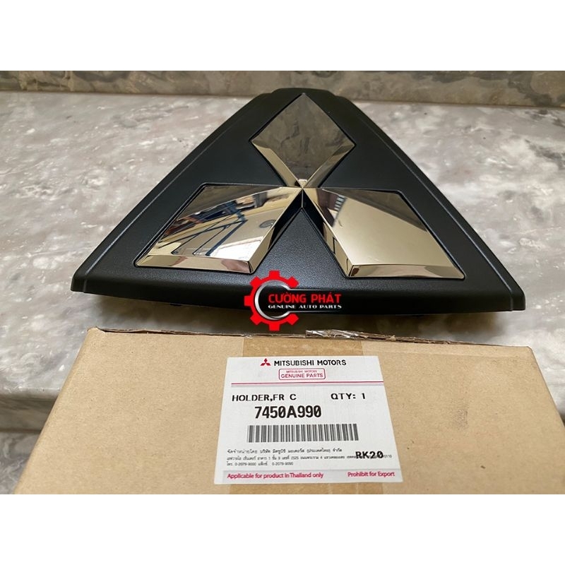 Biểu tượng ga lăng Mitsubishi Pajero Sport 2018-2020 7450A990
