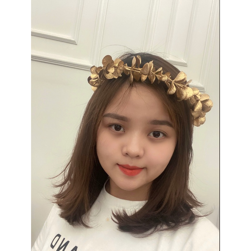 Vòng Nguyệt Quế trao giải lá tròn