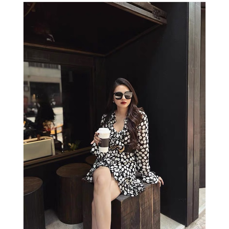 Đầm đen TQXK tay loe.