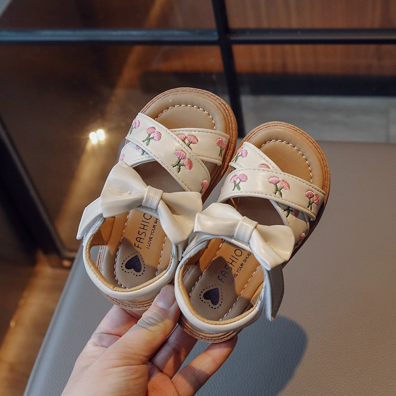 Giày sandal nơ thêu bông quai chéo mã D36