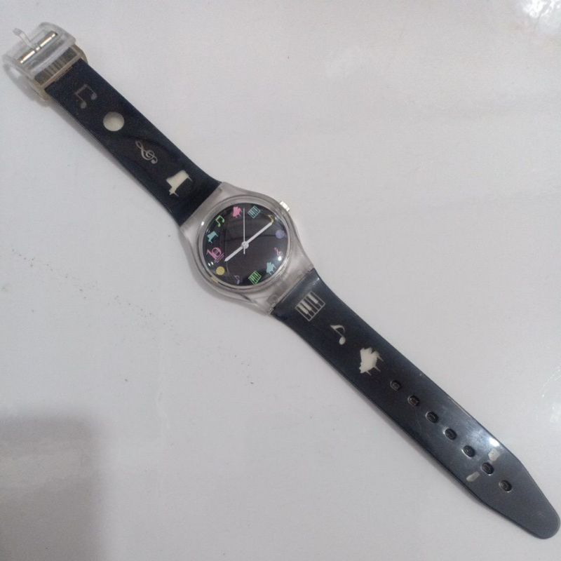 đồng hồ nam nữ si nhật hiệu QUARTZ nobrand khung nhựa độc đáo mới độ mới cao 90%