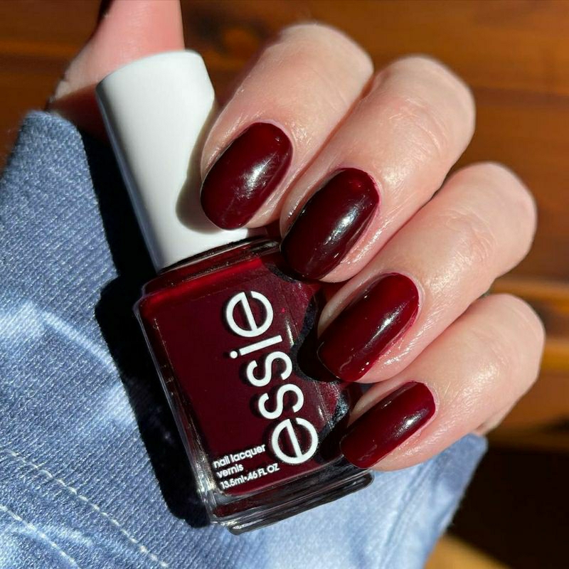 Sơn móng tay ESSIE Berry Naughty đỏ bọc đô tôn da