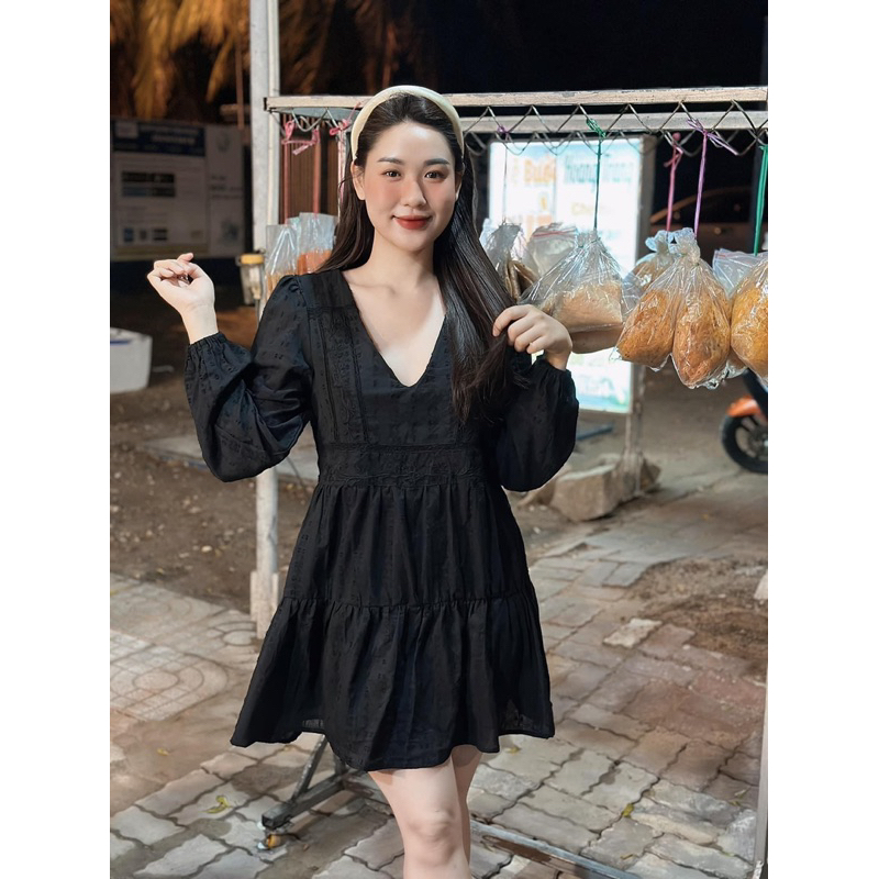 Đầm đen thêu hoa baby doll