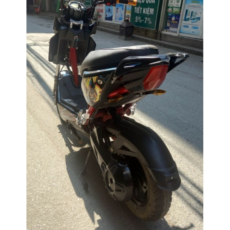 Xe máy điện Xen màu đen đỏ