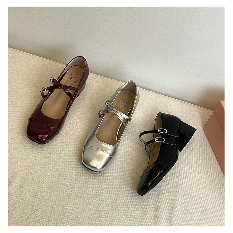 Giày búp bê nữ da bóng mũi tròn quai chéo đế cao 2cm