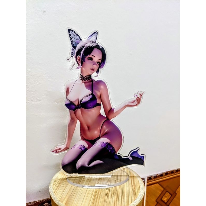 Trùng trụ Shinobu. Mô hình nhân vật, Standee trùng trụ Shinobu.