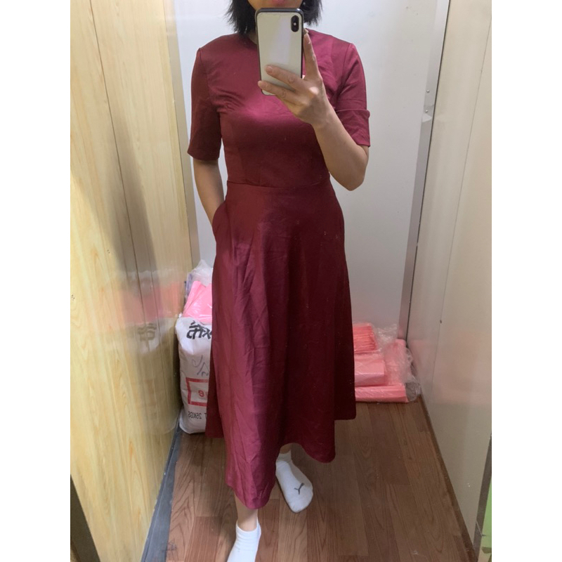 Đầm lụa nữ cổ tròn hai túi hông dáng dài