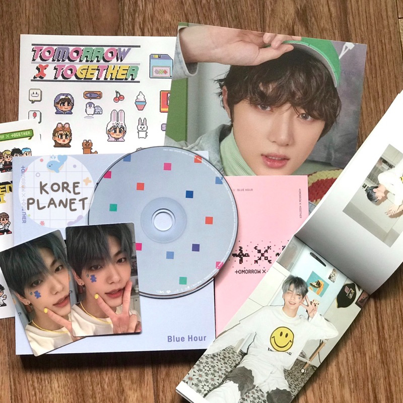 Album Txt Blue hour ver R chính hãng unseal có full đồ kể cả photocard chỉ không có seal