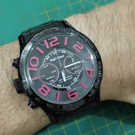Angel Clover LC42 Chronograph núm bên trái
