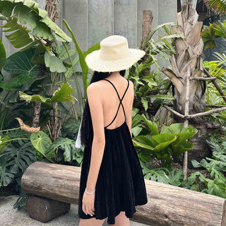 Đầm 2 dây Izzy hở vai Miều Est.2013