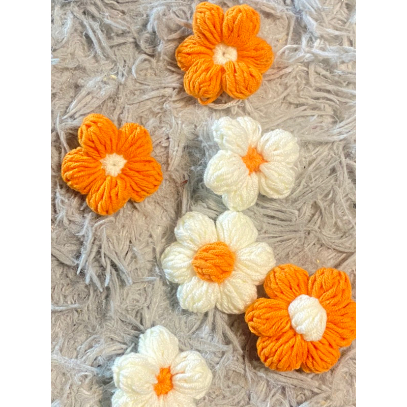 Pin cài/ Ghim cài/ Móc khoá bằng len hình bông hoa nhí siêu dễ thương