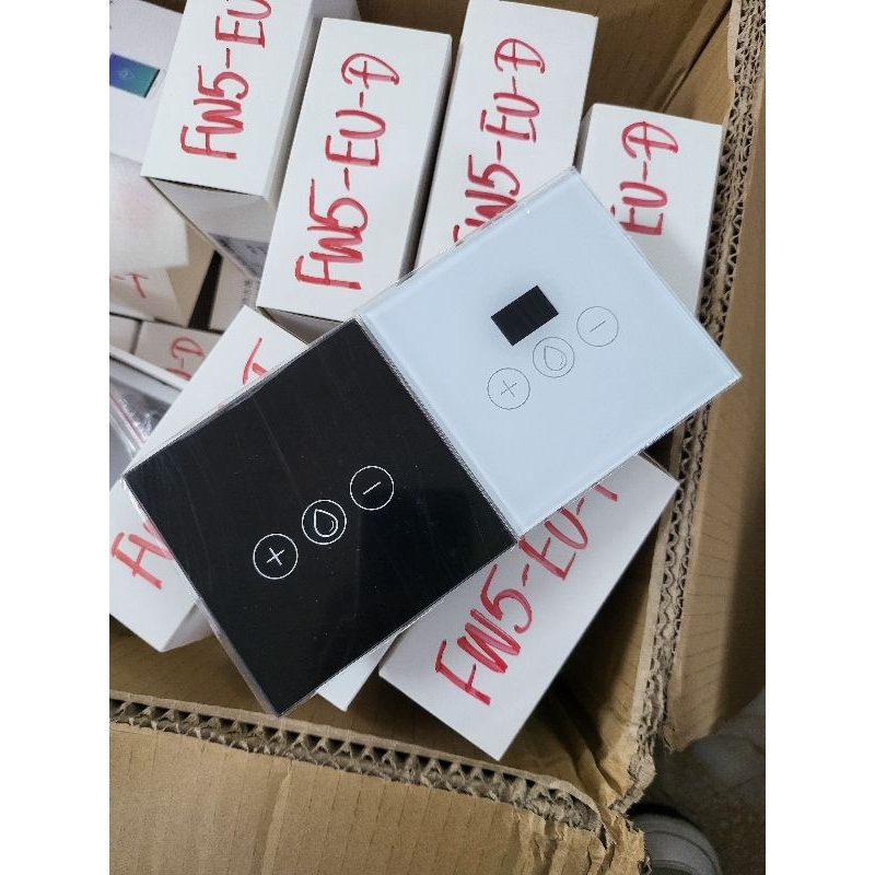 Công Tắc Wifi Bình Nóng Lạnh 20A Hẹn Giờ Tắt Hình Vuông Tuya FW5-EU