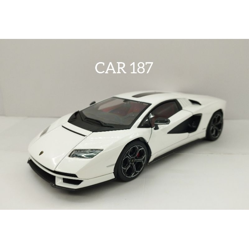 Xe mô hình Lamborghini Countach LPI800-4 - Bburago - tỷ lệ 1:24 - màu Trắng