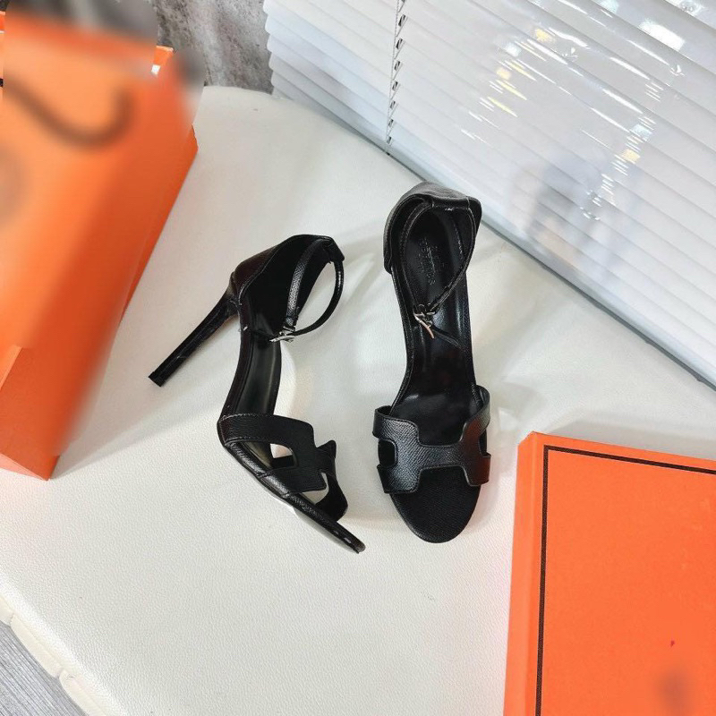 sandal nhọn bít gót 2 màu