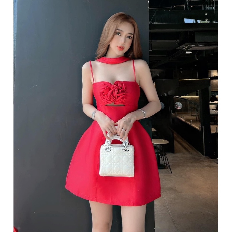 Đầm hai dây vòng cổ hoa ngực xinh mẫu mới - MAU