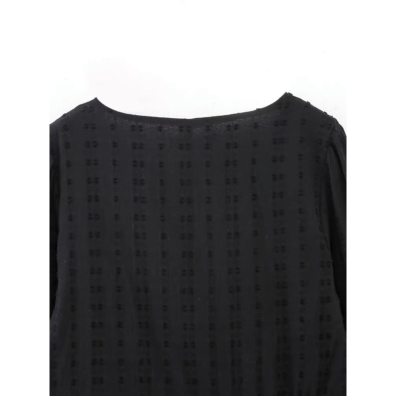 Đầm đen thêu hoa baby doll