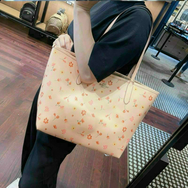 Túi Coach City Tote công sở nền hoa