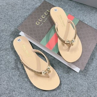 Dép nữ đóng quai kẹp đính đá hình con bướm.
