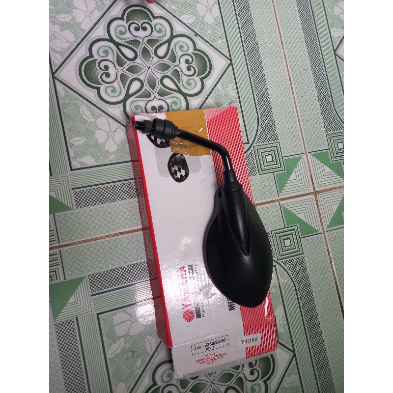 Lẻ kính yaz bên trái gắn được nhìu dòng xe máy