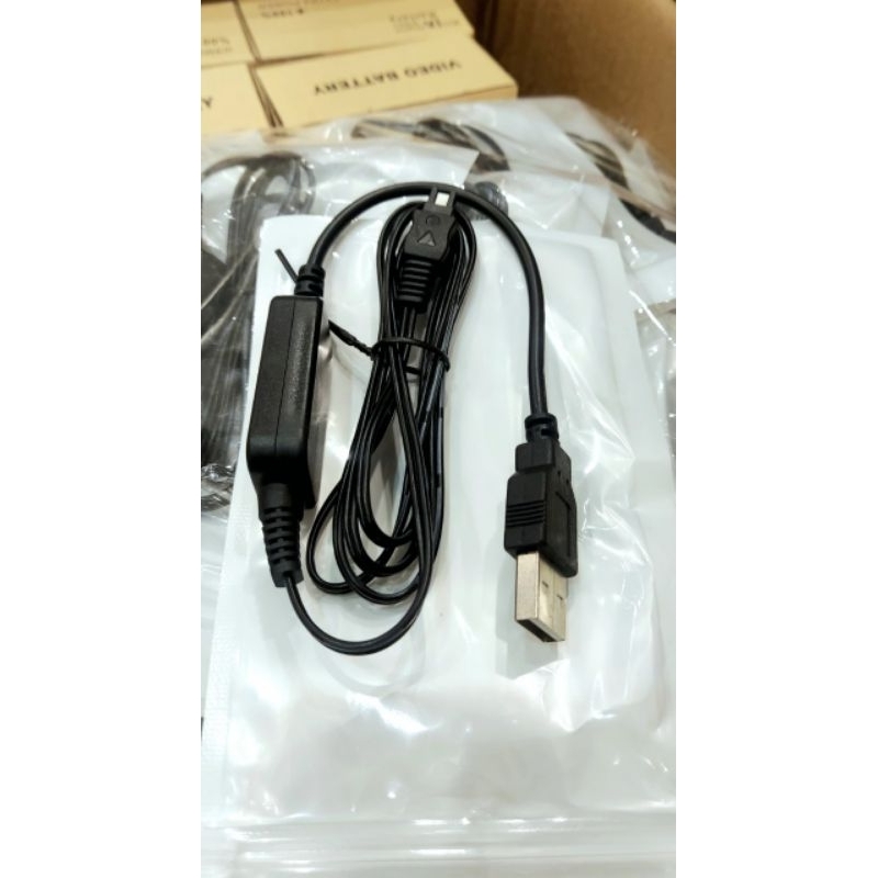 Dây nguồn Adaptor LC200 dùng sạc dự phòng ra nguồn 12v cho máy quay sony.