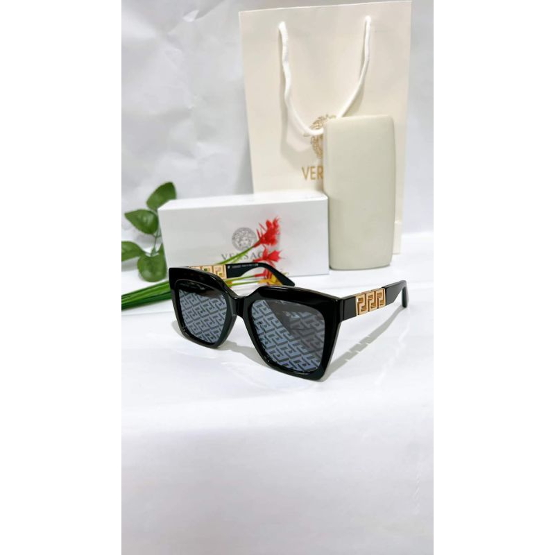 Mắt kính si hiệu