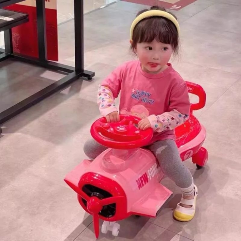 Xe lắc máy bay tải trọng lên đến 100kg, mẹ và bé thoải mái chơi đùa