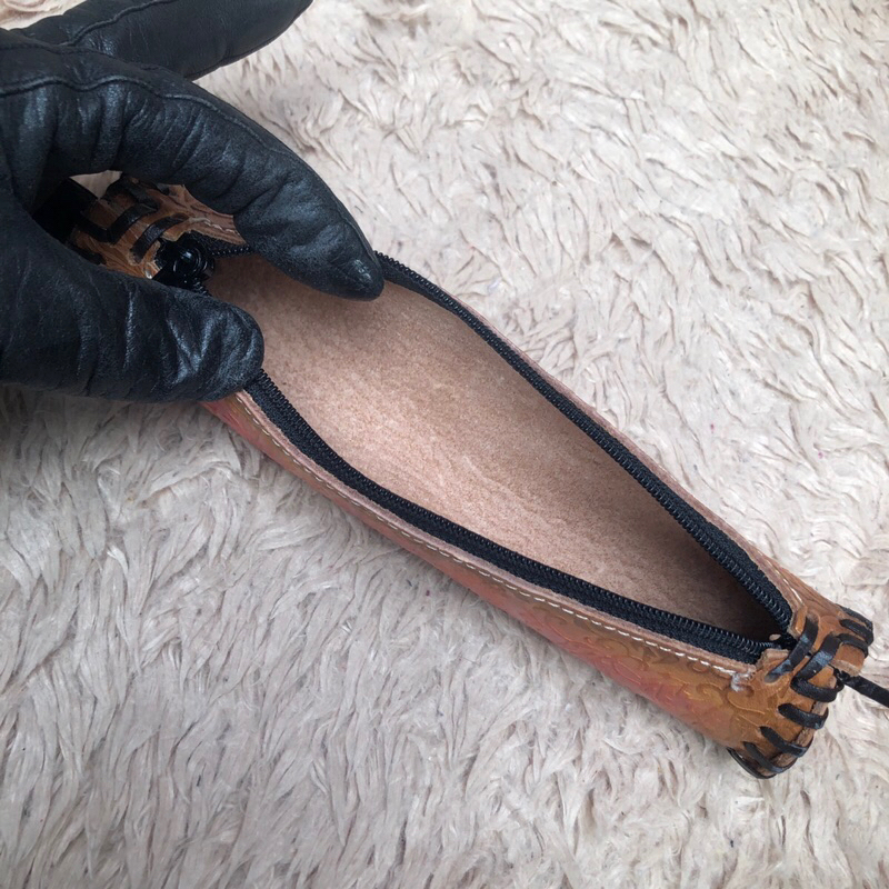 Túi ví chuẩn si. Túi ví qua sử dụng. Khách vui lòng xem hình nếu muốn biết thêm thông tin sản phẩm mời khách vô chat nhé