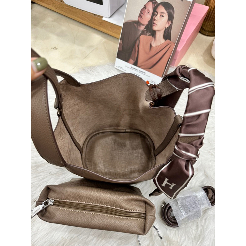 Túi View Point da thật dáng H kèm ngựa treo, khăn H và khoá