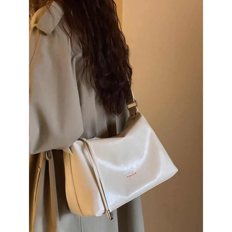 MIOCRA KOLY. Túi da nhập khẩu Chio 2nd chính hãng phong cách Retro màu trắng