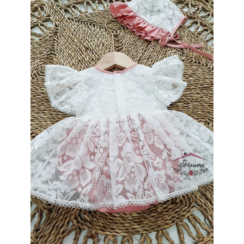Body váy tiểu thư ren trắng phối nơ hồng Baby siêu cưng - Tocxumi