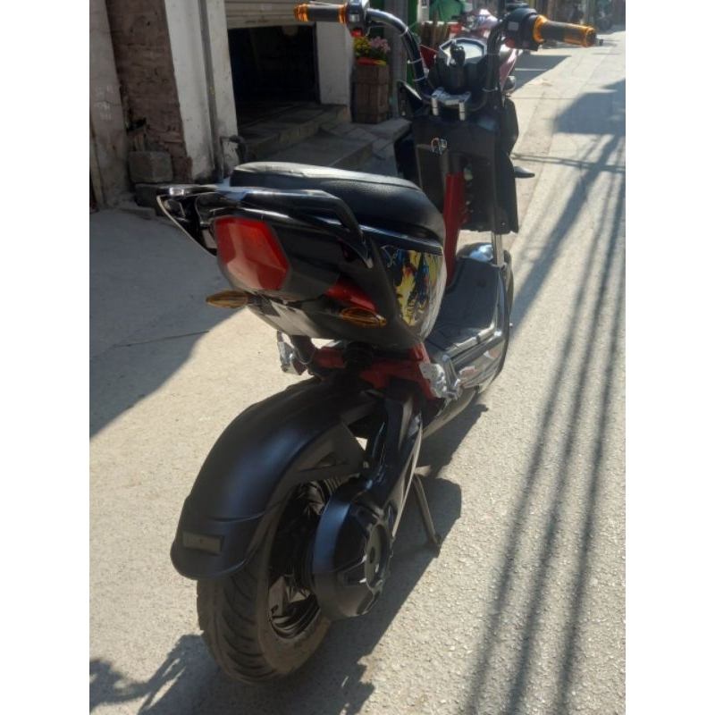 Xe máy điện Xen màu đen đỏ