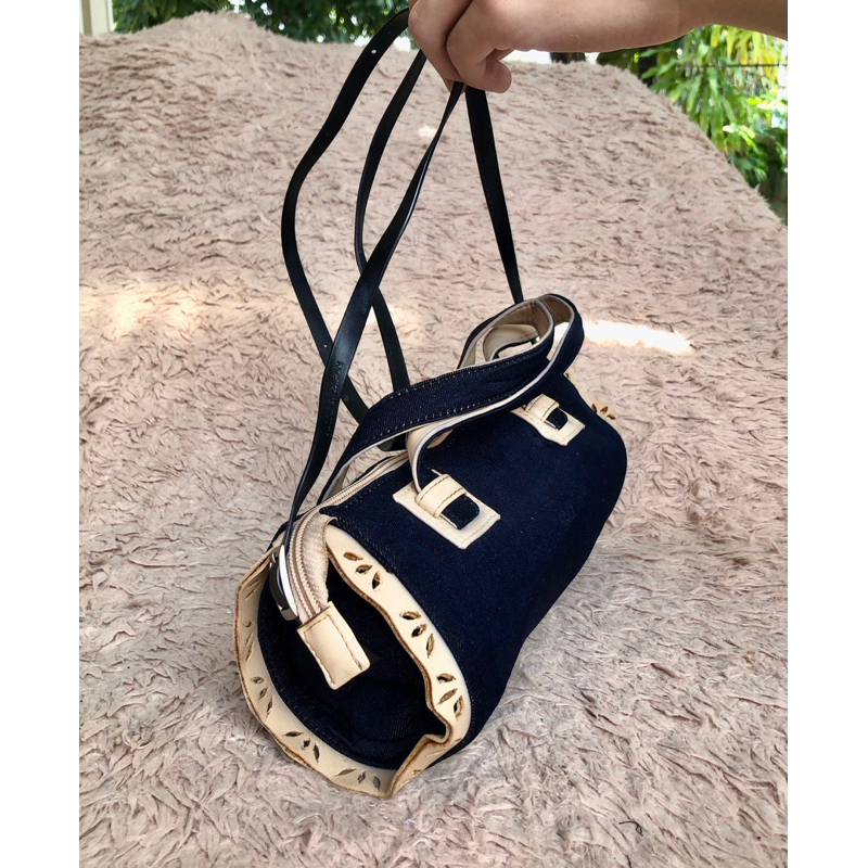 Túi chuẩn si. Túi qua sử dụng. Khách vui lòng xem hình nếu muốn biết thêm thông tin sản phẩm mời khách vô chat . Thanks.