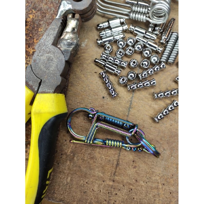 Móc Khoá inox lò xo màu titan